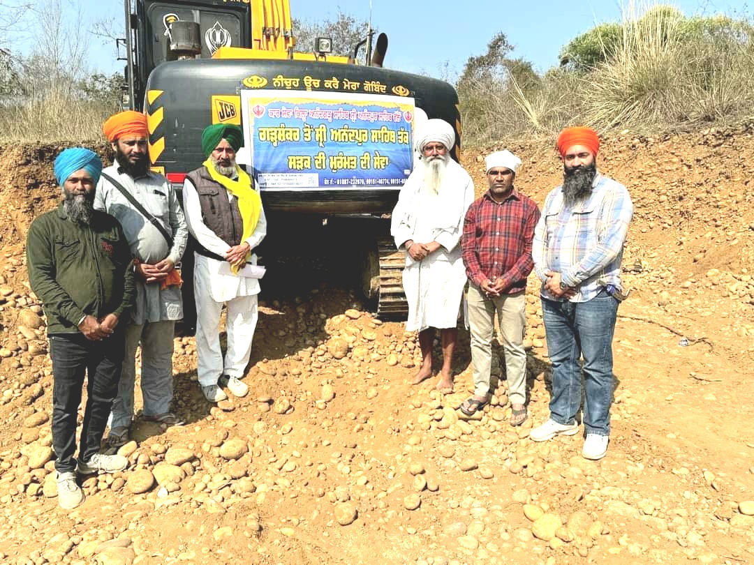 श्री आनंदपुर साहिब मार्ग पर संतों द्वारा की गई कार सेवा, नेताओं के लिए बनाया गया जीय दा जंजाल